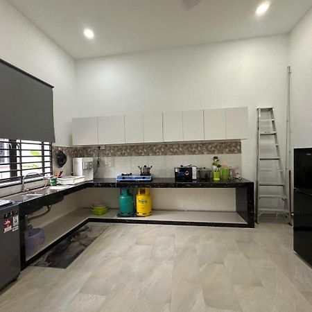 Homestay Kemaman Fyna08 Semi-D, 4 Bedrooms Dekat Pantai Кижал Екстериор снимка