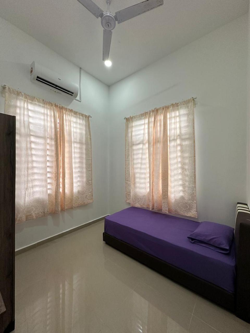 Homestay Kemaman Fyna08 Semi-D, 4 Bedrooms Dekat Pantai Кижал Екстериор снимка