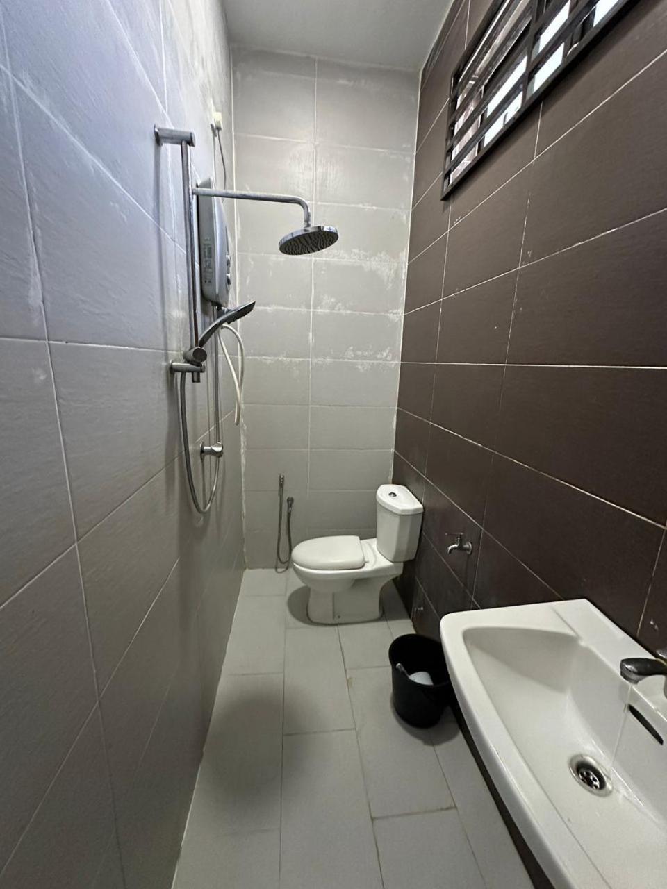 Homestay Kemaman Fyna08 Semi-D, 4 Bedrooms Dekat Pantai Кижал Екстериор снимка