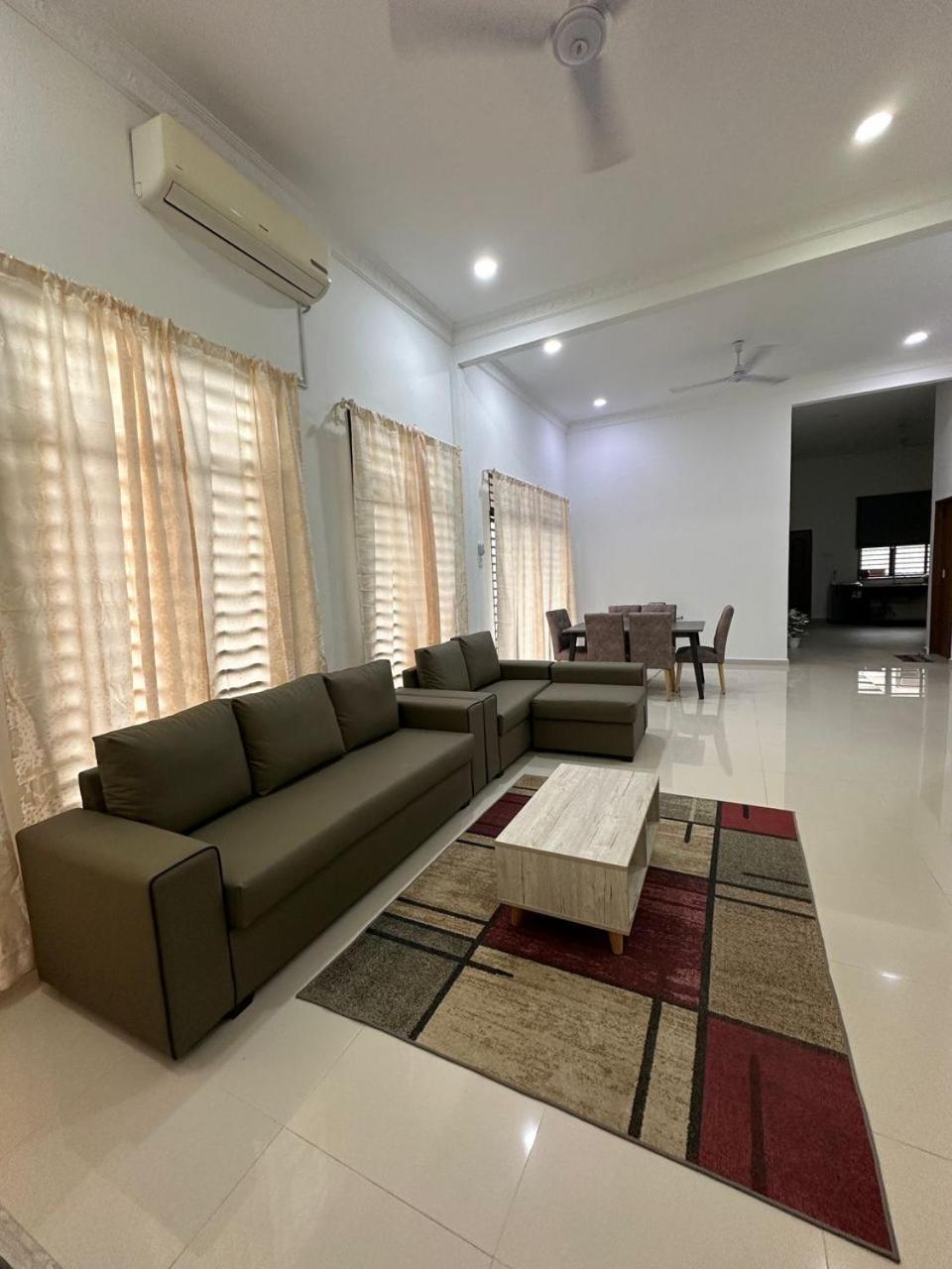 Homestay Kemaman Fyna08 Semi-D, 4 Bedrooms Dekat Pantai Кижал Екстериор снимка
