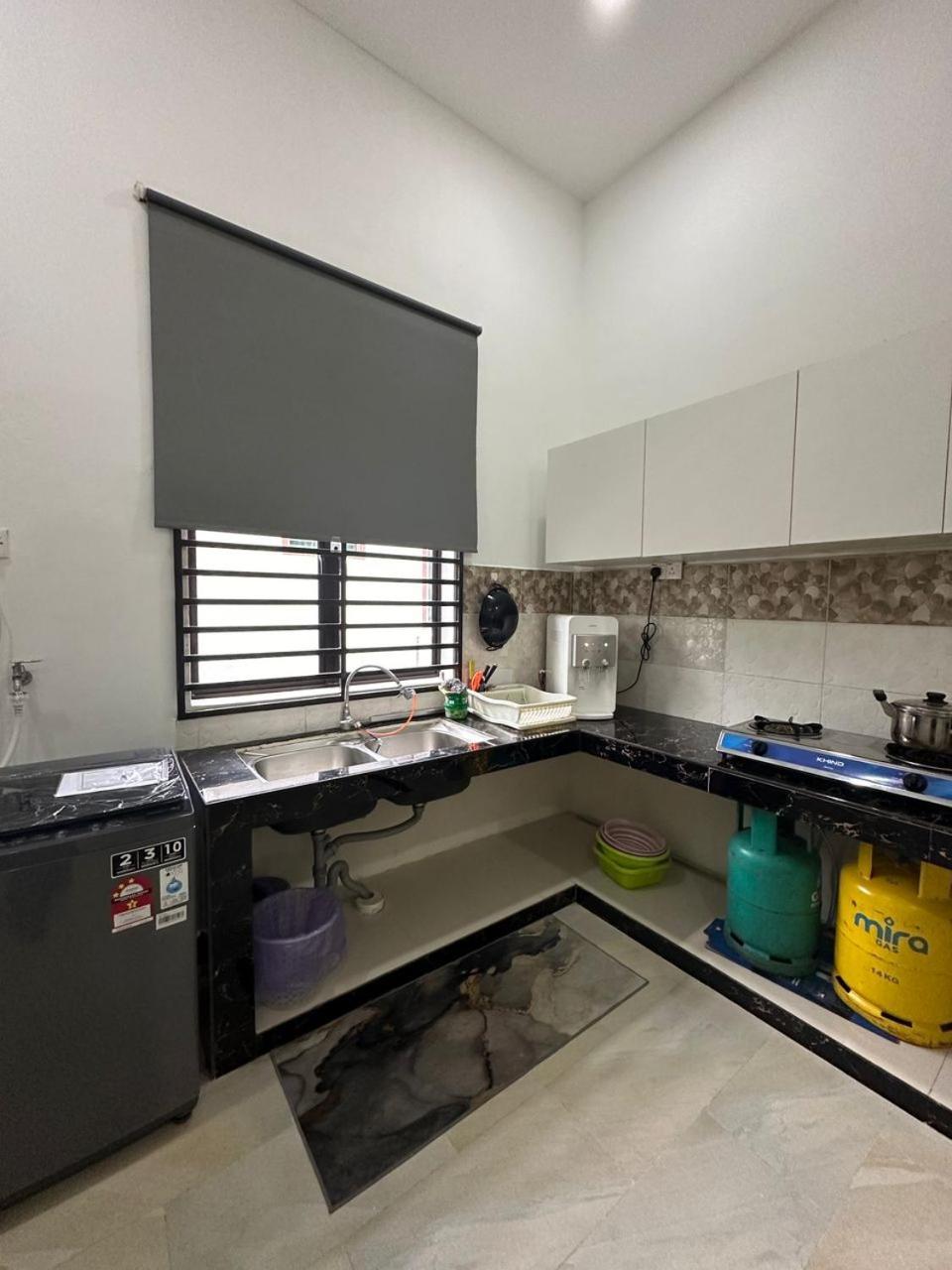 Homestay Kemaman Fyna08 Semi-D, 4 Bedrooms Dekat Pantai Кижал Екстериор снимка
